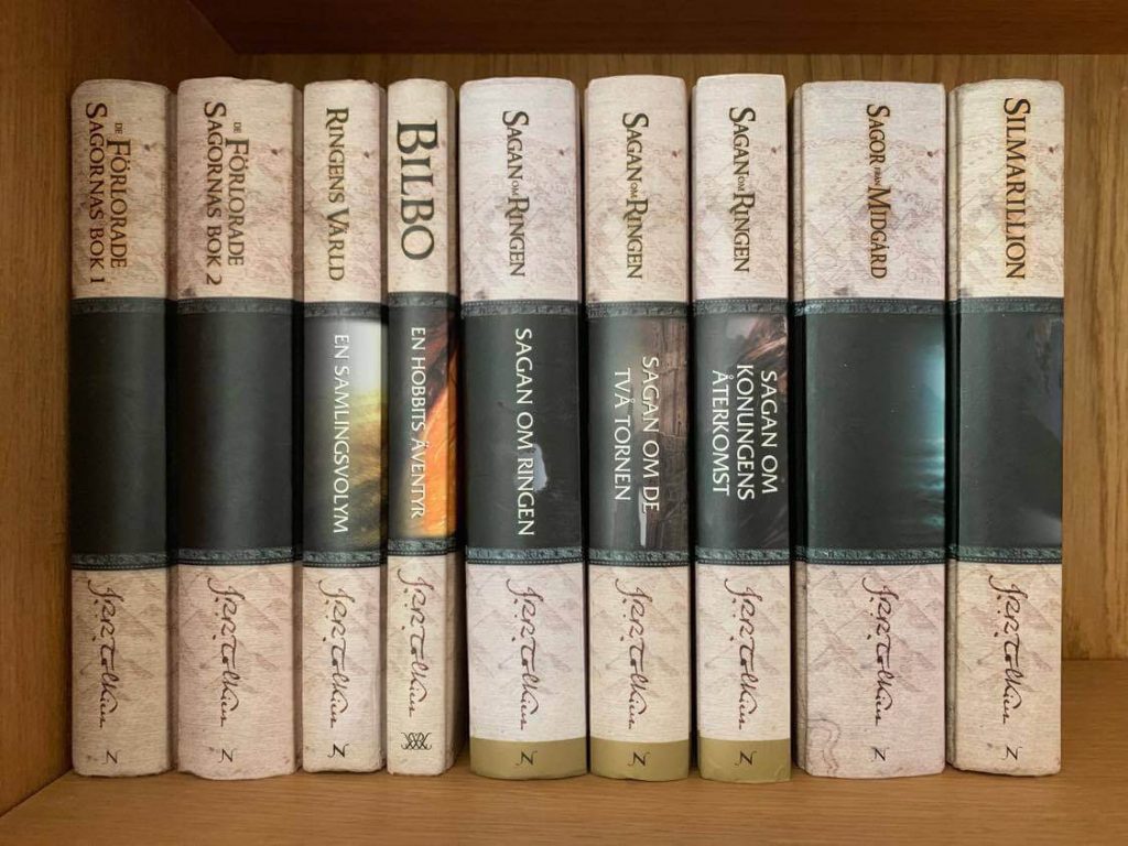 Min egen samling av Sagan om Ringen-böcker, som numera är rätt svår att få tag på. Just denna utgåvan är utgiven av Norstedts för en 15-20 år sedan.