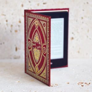 Ett snyggt Storytel Reader-fodral med Harry Potter-tema.