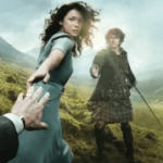 TV-serien Outlander som bygger på böckerna är riktig bra & sevärd.